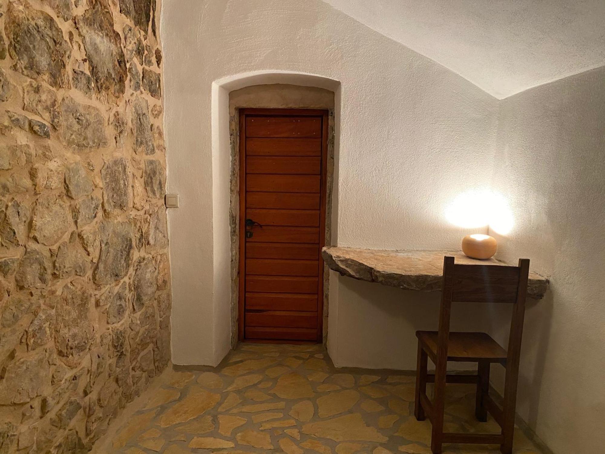 Holiday House With A Swimming Pool Vrbanj, Hvar - 11040 Номер фото